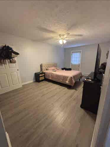 $ Room in Lincoln Village