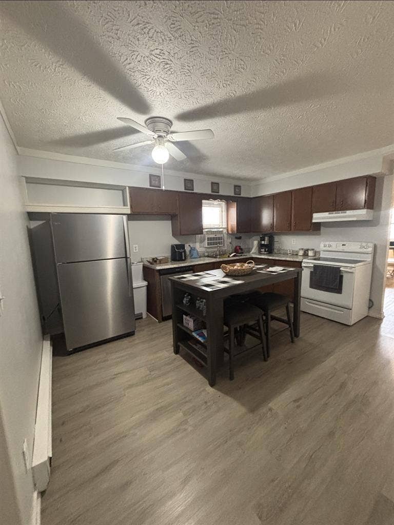 $ Room in Lincoln Village