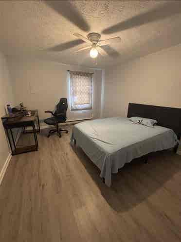 $ Room in Lincoln Village