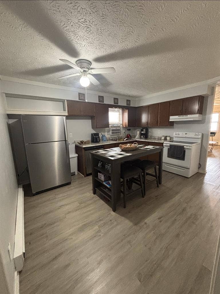 $ Room in Lincoln Village