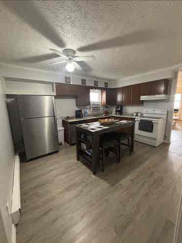 $ Room in Lincoln Village