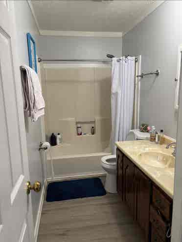 $ Room in Lincoln Village