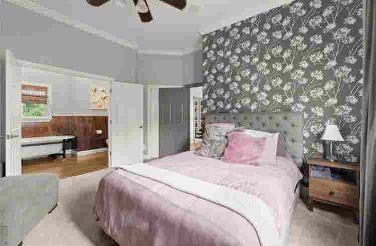 Spacious room w/private bathroom