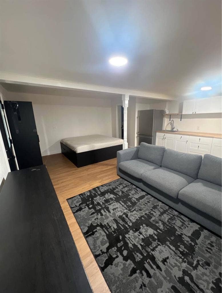 Studio W/ Utilities included
