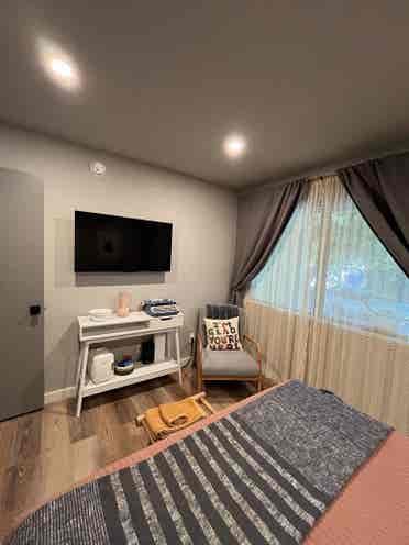 Furnished Room near L&C and OHSU