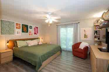 New Listing - 2nd Floor Space