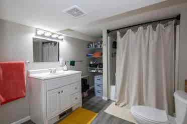 New Listing - 2nd Floor Space