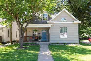 New Listing - 2nd Floor Space