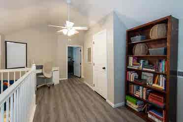 New Listing - 2nd Floor Space