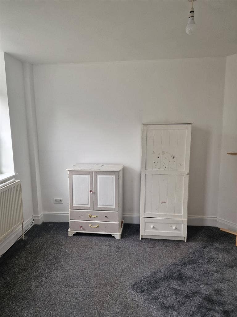 Roommate needed in 2 bed flat