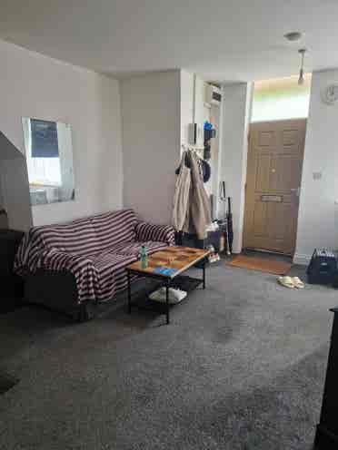 Roommate needed in 2 bed flat