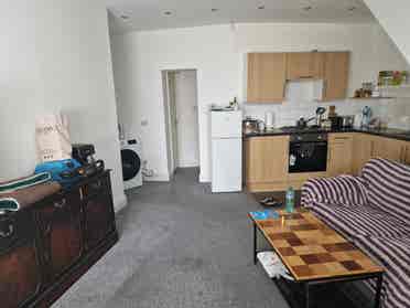 Roommate needed in 2 bed flat