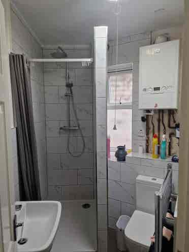 Roommate needed in 2 bed flat