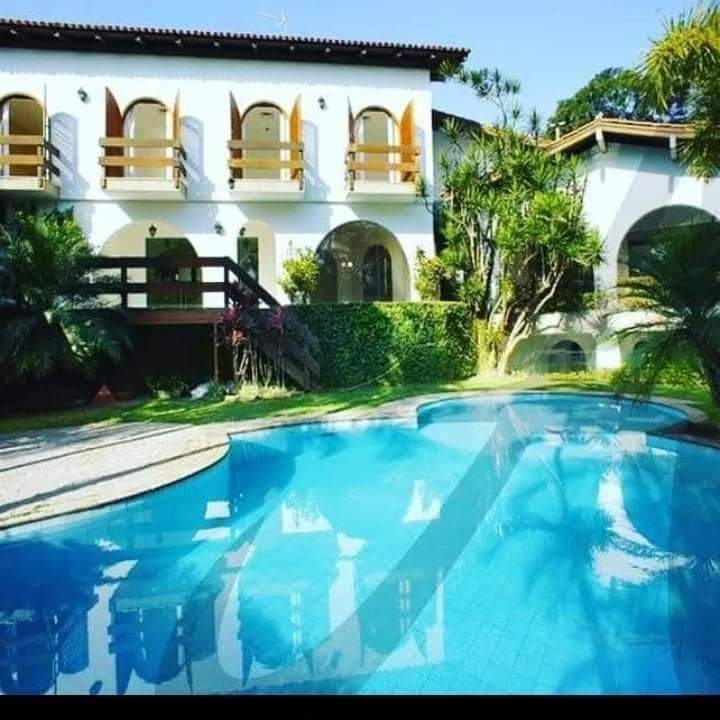 Suíte espaçosa  closet e varanda