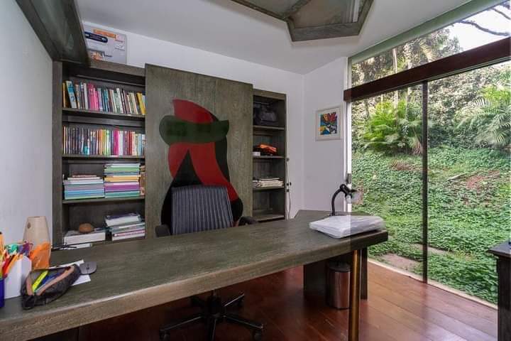 Suíte espaçosa closet e varanda