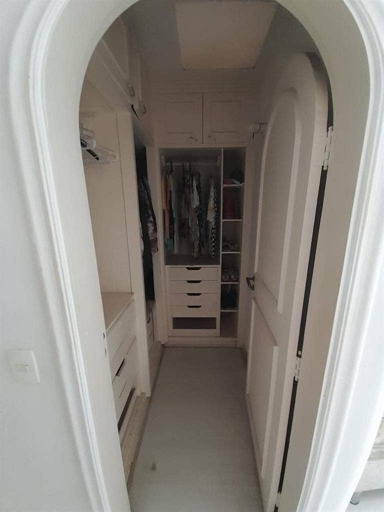 Suíte espaçosa  closet e varanda