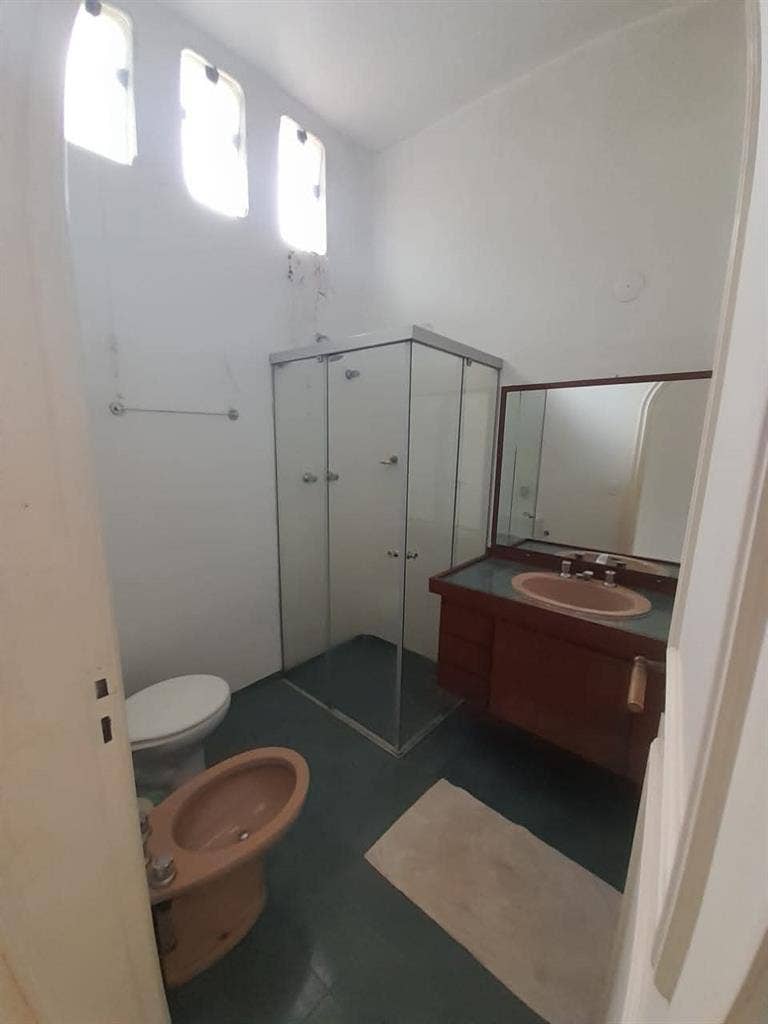 Suíte espaçosa closet e varanda