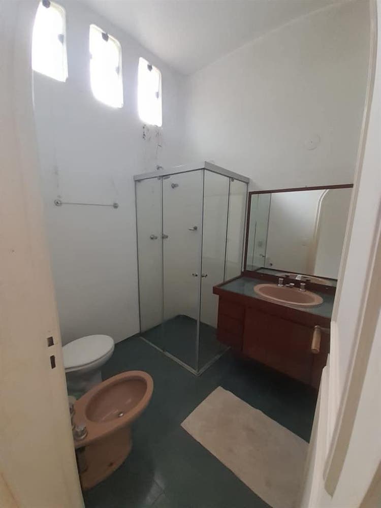 Suíte espaçosa  closet e varanda