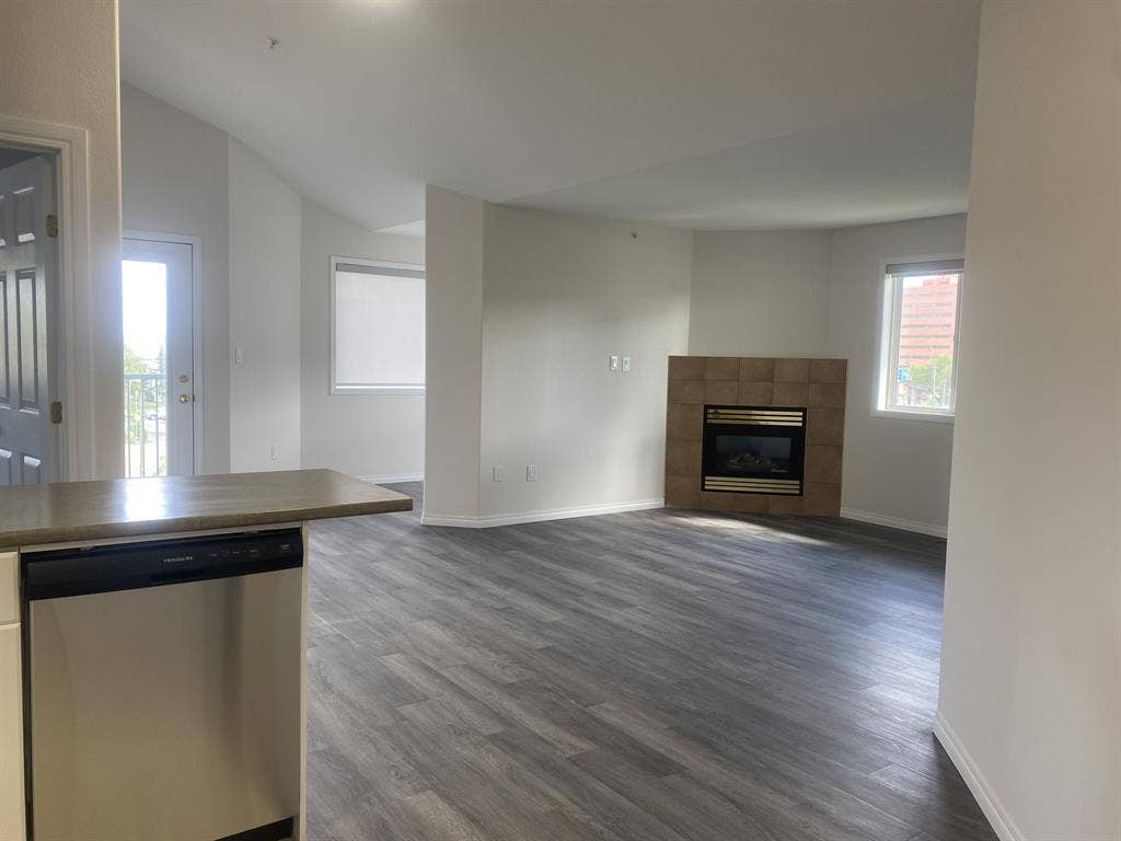 NOW LEASING!!!