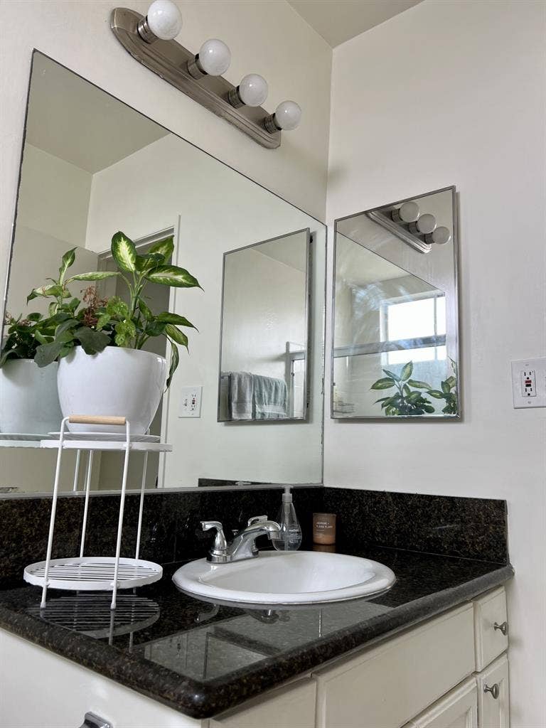 Sublet for single female occupantt