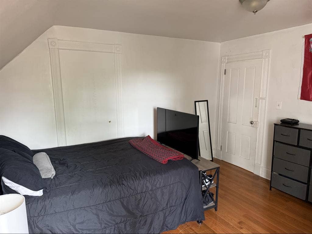Looking for 3rd roommate