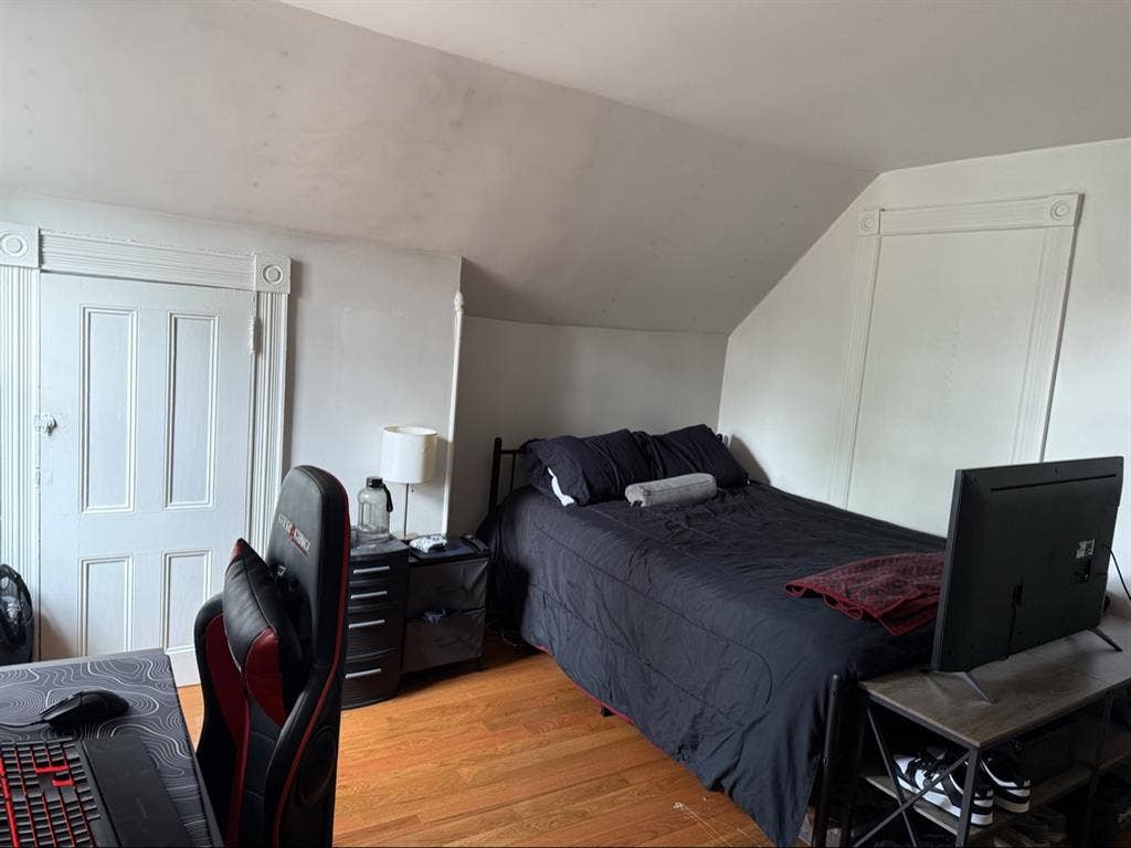 Looking for 3rd roommate
