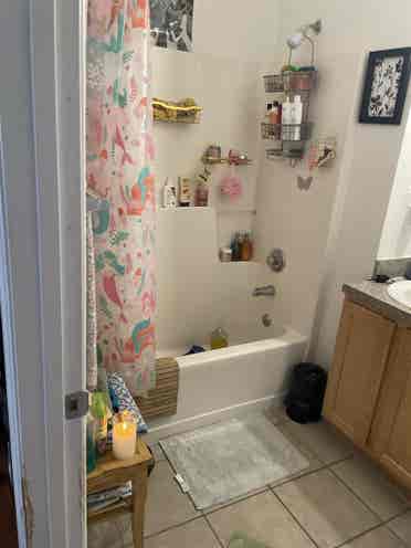 Looking for 1female roommate sublet