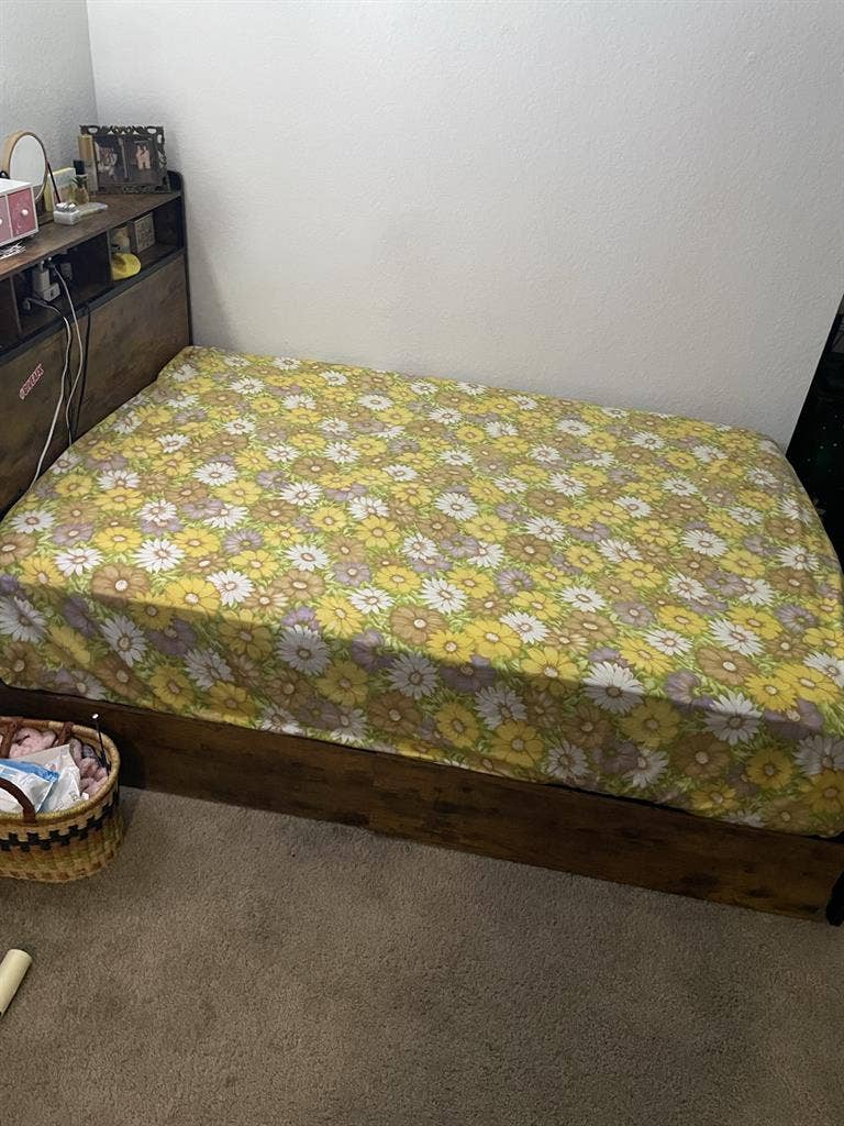 Looking female roommate sublet