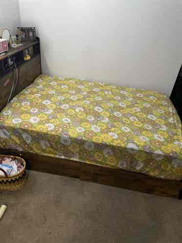 Looking female roommate sublet