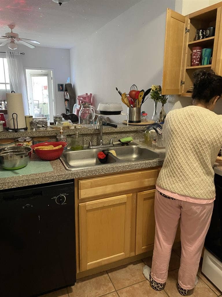 Looking female roommate sublet