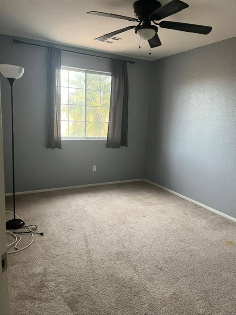 Room in Laid-Back Home-FEMALES ONLY