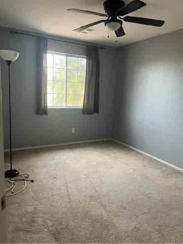 Room in Laid-Back Home-FEMALES ONLY