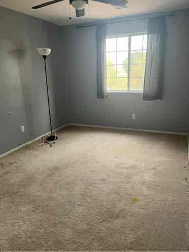 Room in Laid-Back Home-FEMALES ONLY