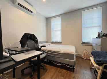 Quiet room in 2 bd
