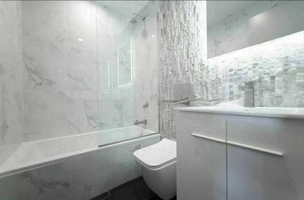 Quiet room in 2 bd