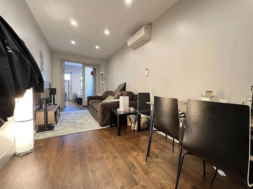 Quiet room in 2 bd