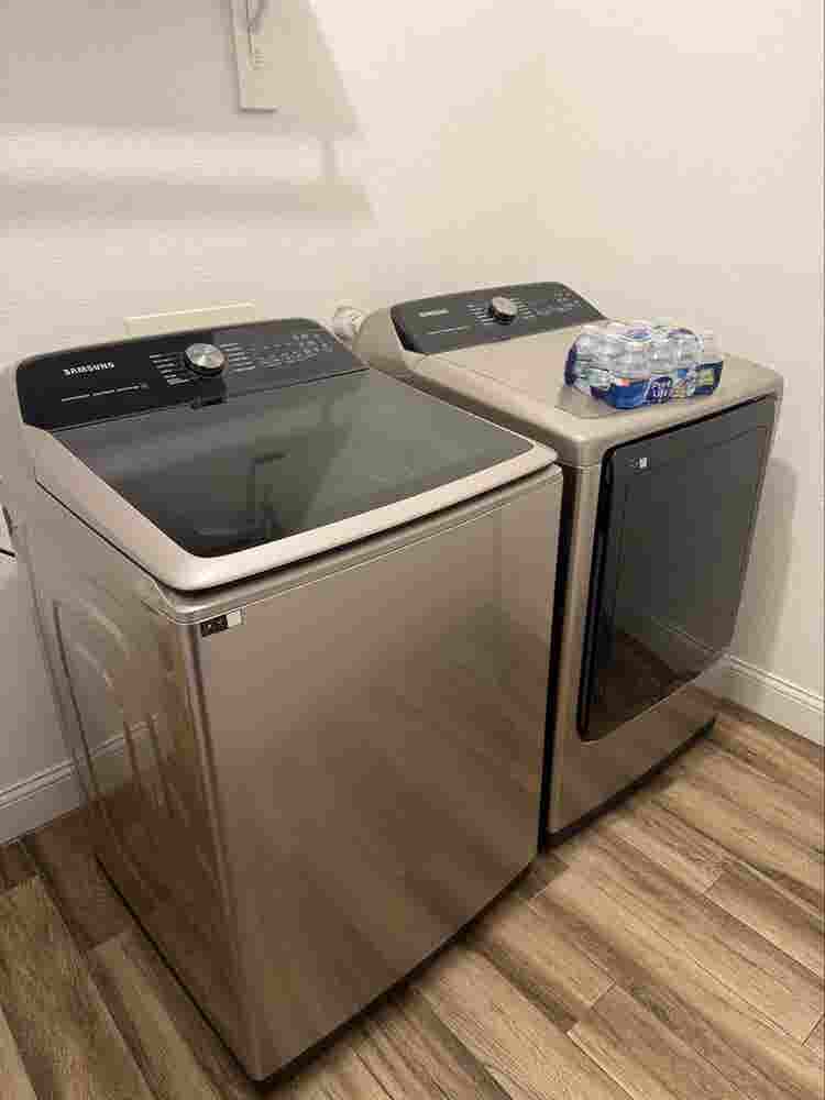 Rooms For Rent In  House