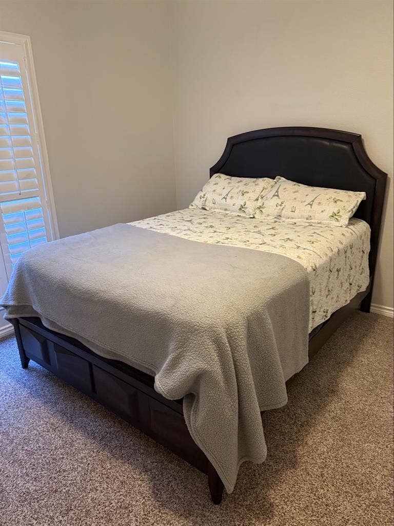 Rooms For Rent In House