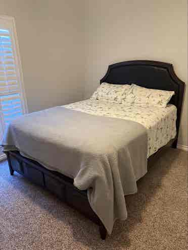 Rooms For Rent In  House