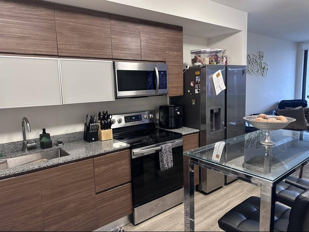 Room for Rent - Downtown Miami