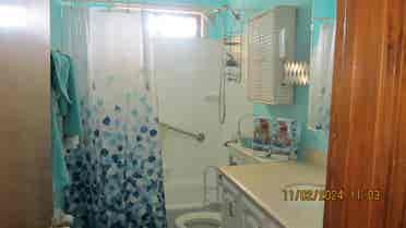 Lrg. Master BR, Pvt Bath