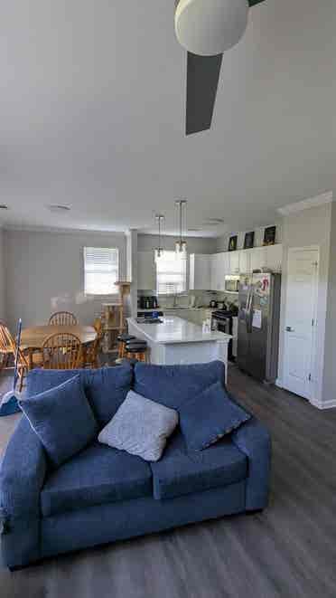 Looking for a Roomate for August