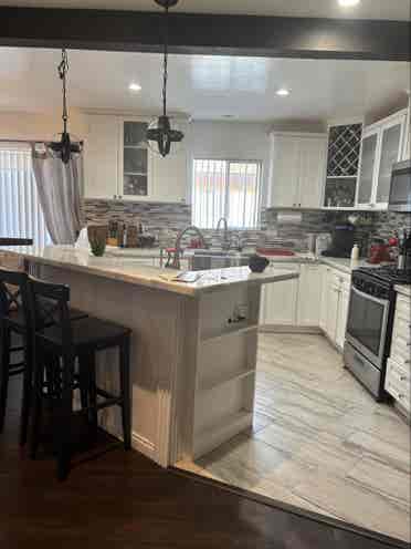 2 Beds available in 4 bedroom house
