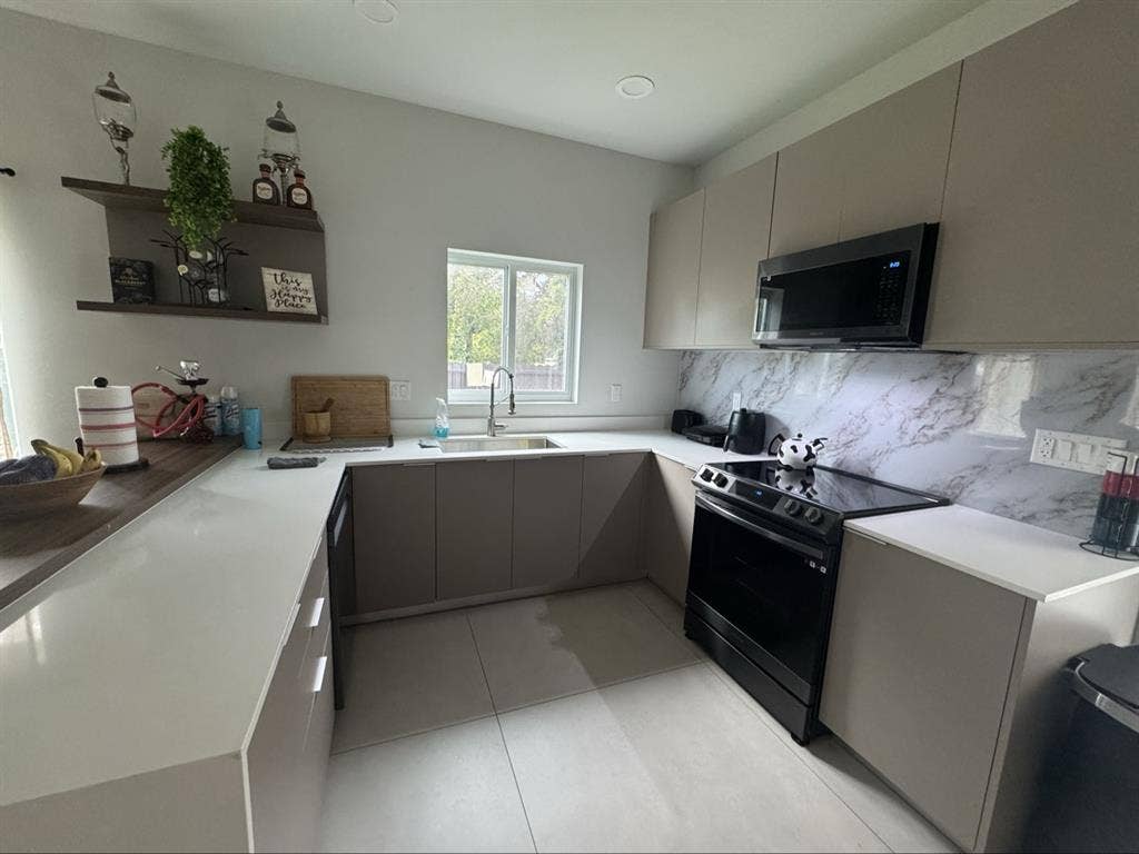 BRAND NEW DUPLEX APARTMENT