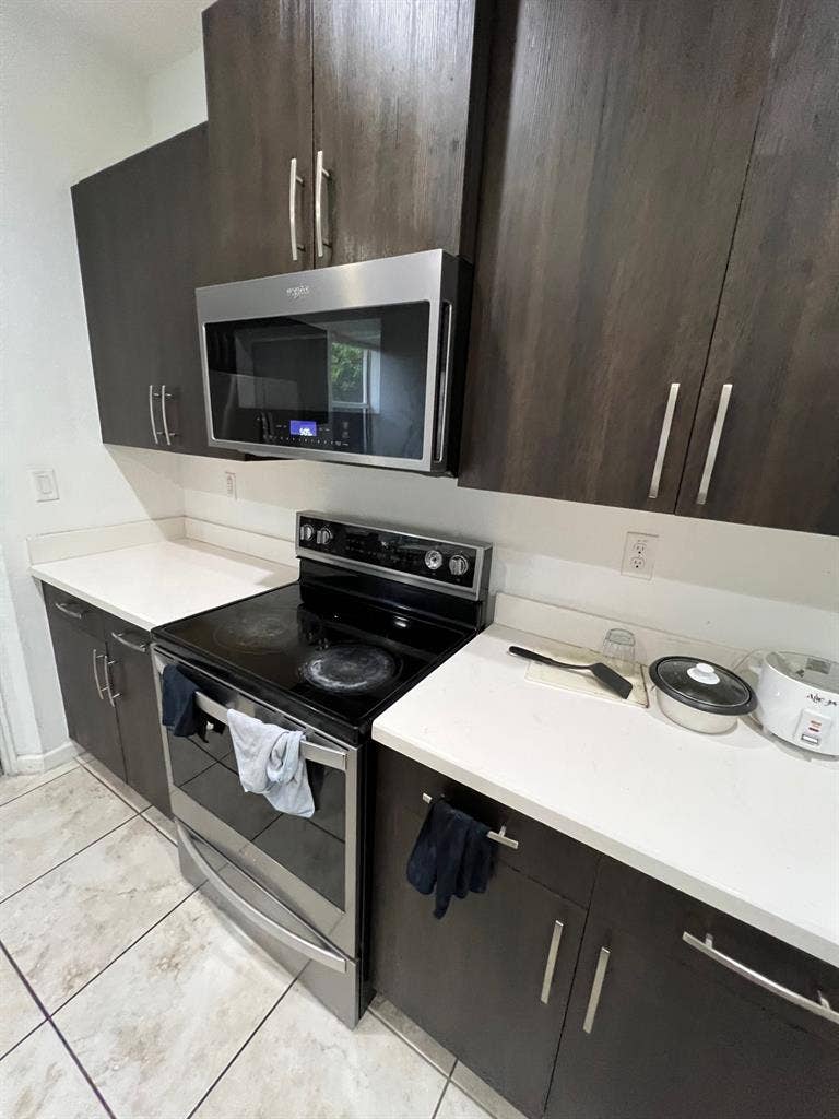 I RENT FURNISHED ROOMS
