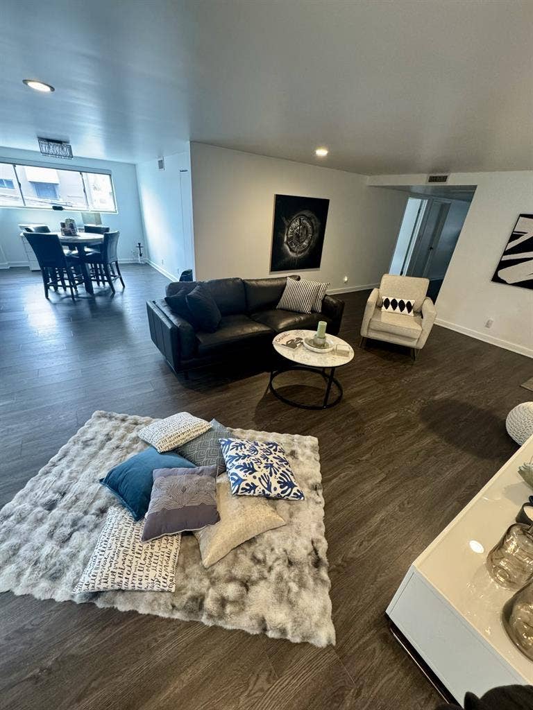 Beverly Hills beautiful apartment