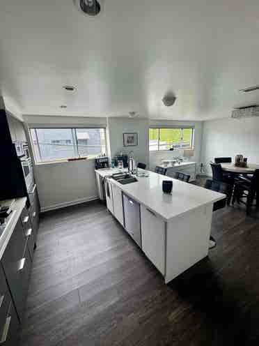 Offering room in Beverly Hills