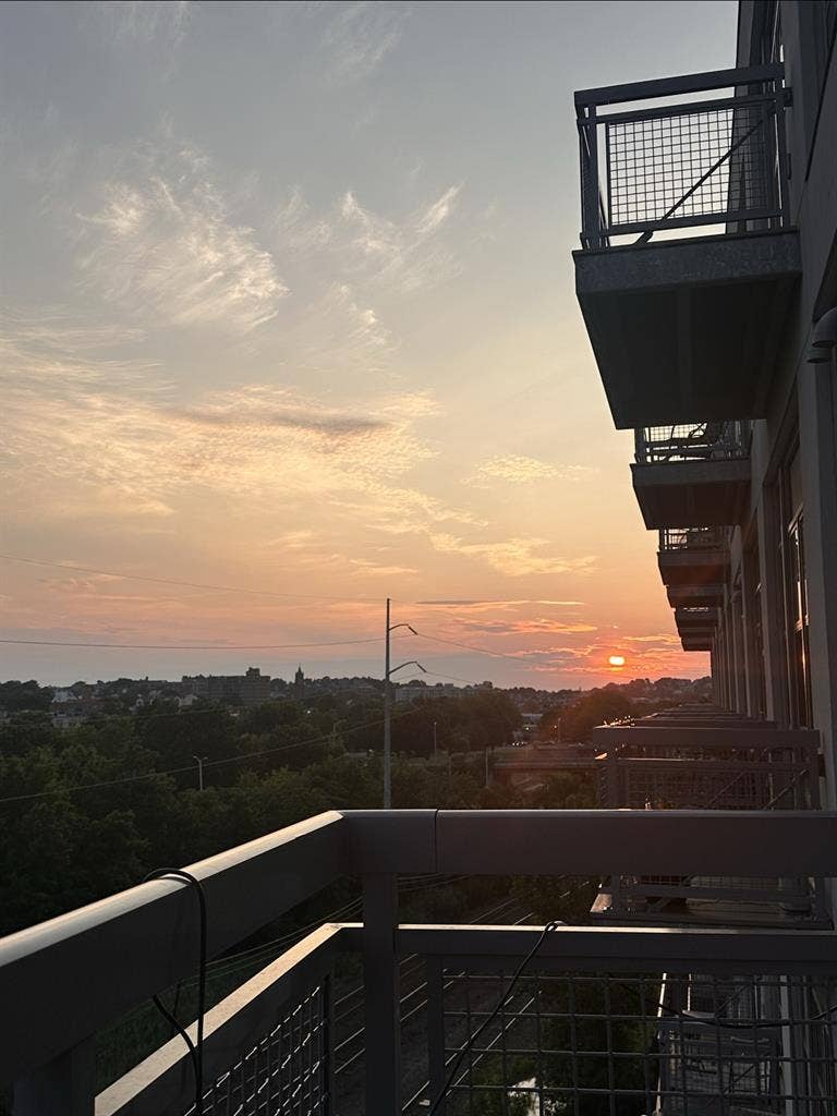 Looking for Roommate at Batch Yard