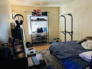 Medium Size Room in Hayward