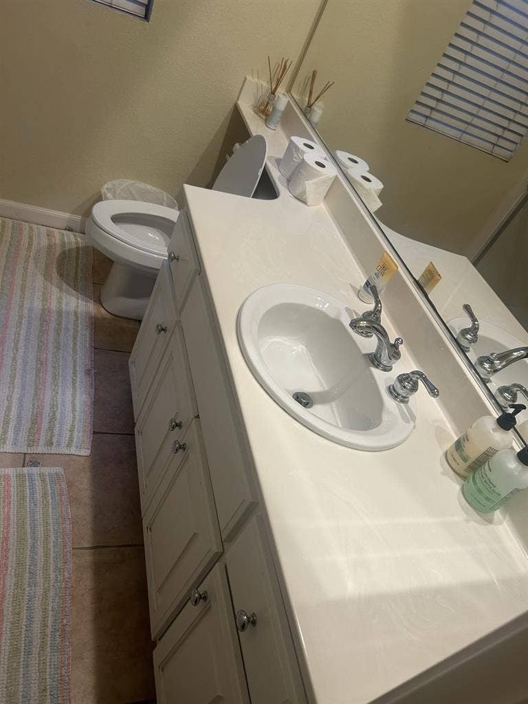 Medium Size Room in Hayward